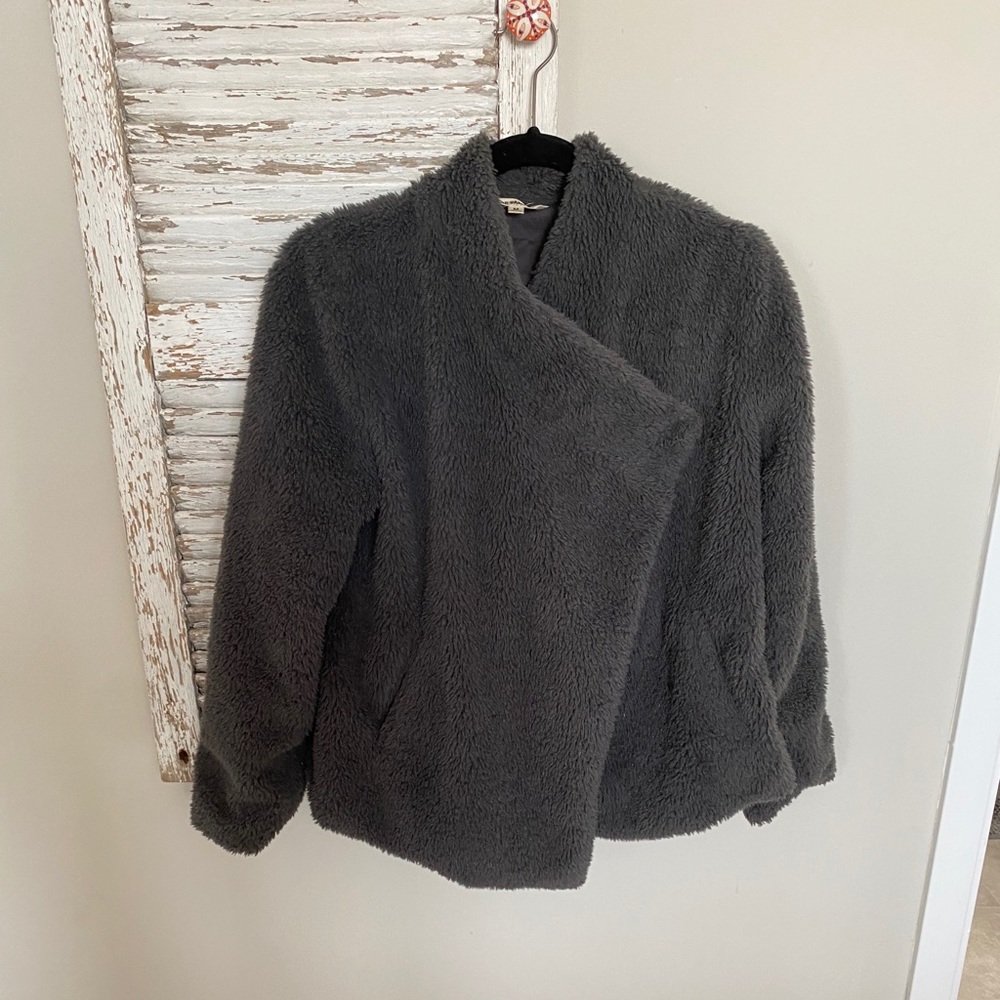 BB Dakota teddy coat in charcoal. Has pockets